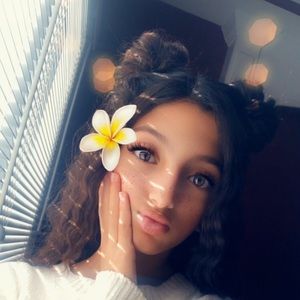 Meet your Posher, Nura